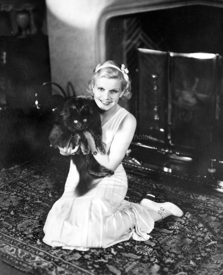 Jean Harlow 1932 With her beautiful black cat wm.jpg